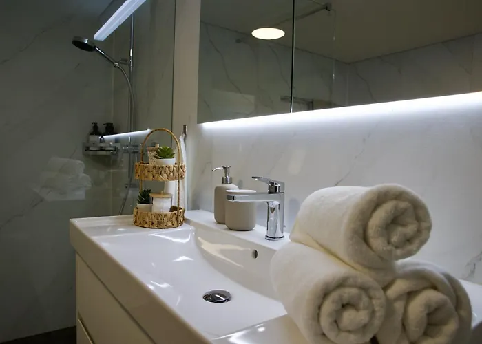 Louisa's Gallery - Stilvolles Ruhiges Alpine Mit Whirlpool & Bergblick - Wandern & - Swiss Alps דירה *